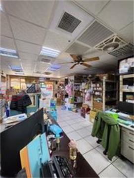 區公邊間寬面金店面