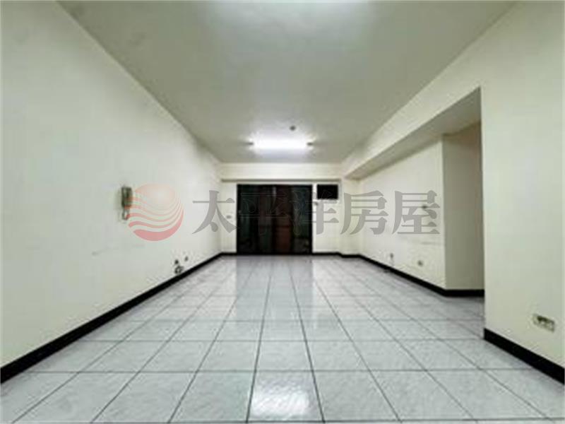 [專]台南車站稀有國宅一樓+車位