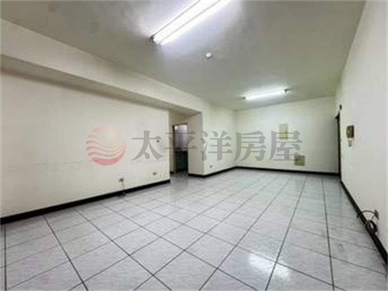 [專]台南車站稀有國宅一樓+車位