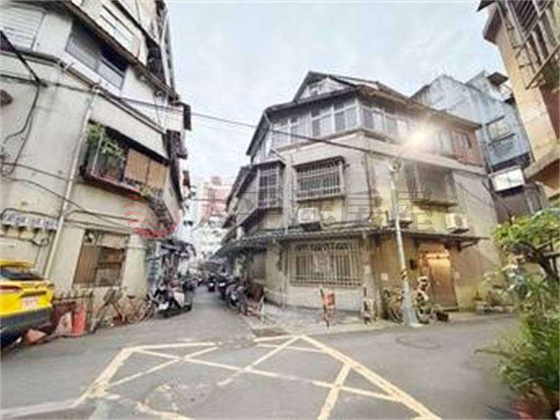 北車京站華陰街方便停車一樓